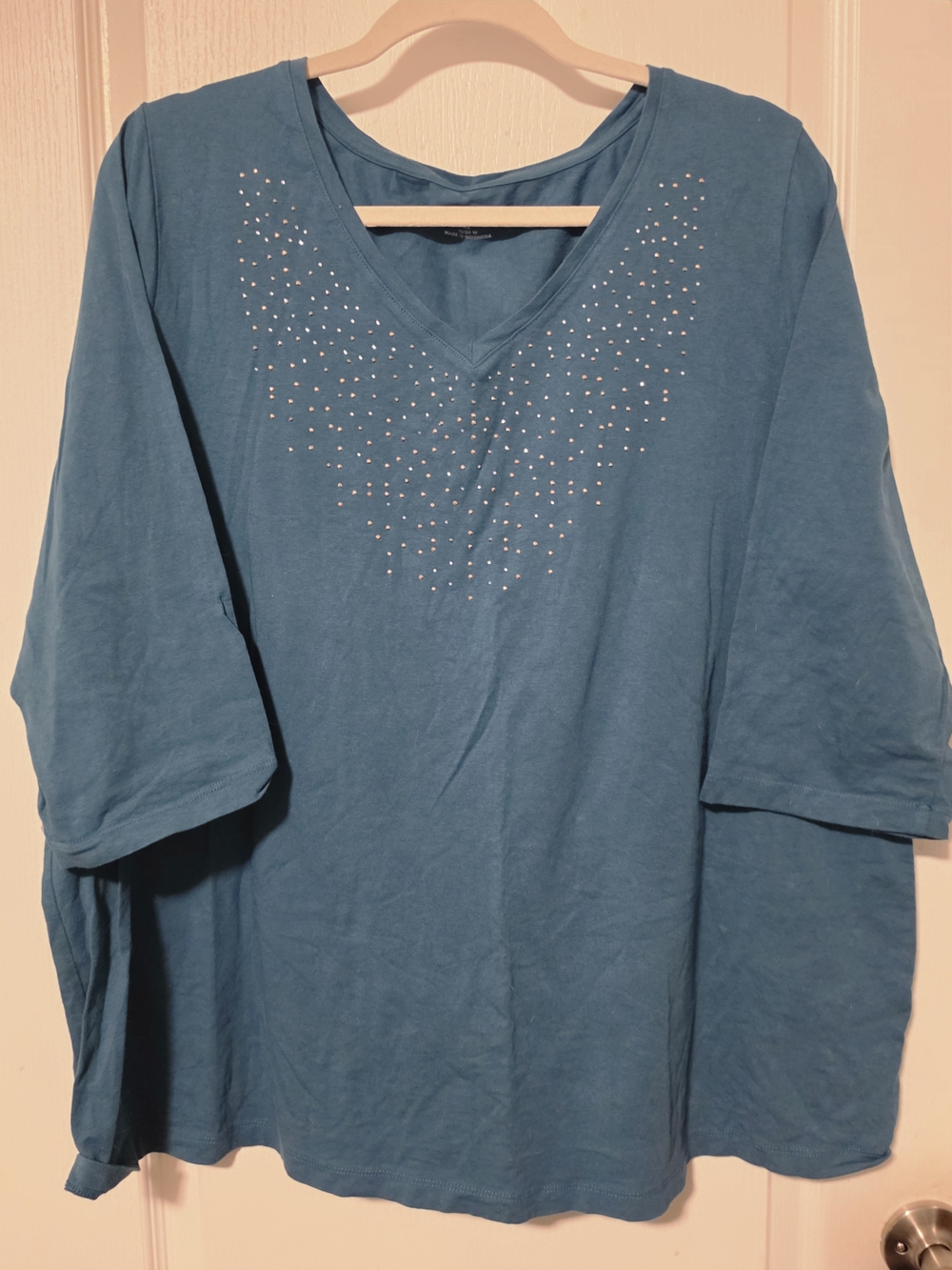 Studded V-Neck Long Sleeve Tee in Teal